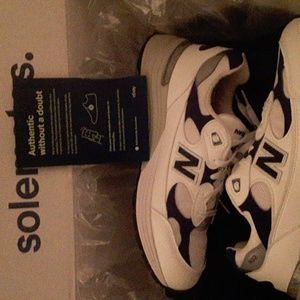 New balance 992 mens size 10.5 M white  leather with navy trim .